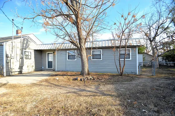$1,400 | 1707 East A E Main Street, Kerrville, TX 78028