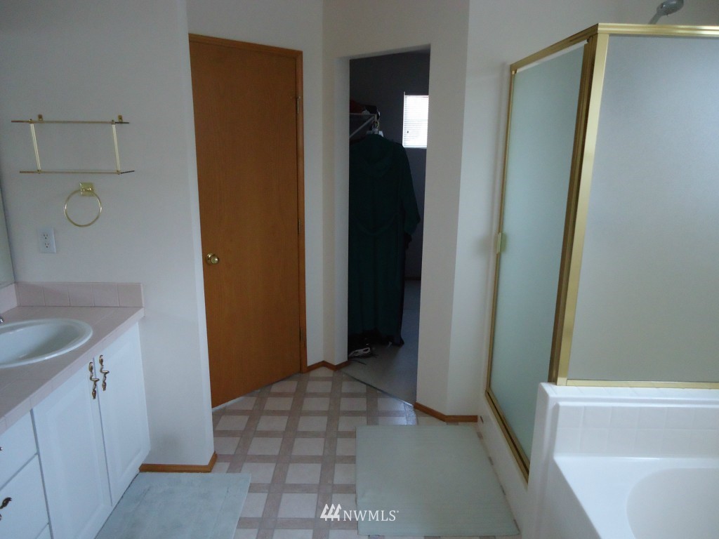 2615 Northeast 25th Street Renton, WA 98056 - Photo 11 of 22