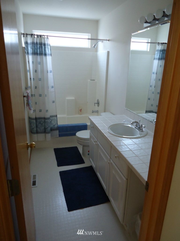 2615 Northeast 25th Street Renton, WA 98056 - Photo 13 of 22
