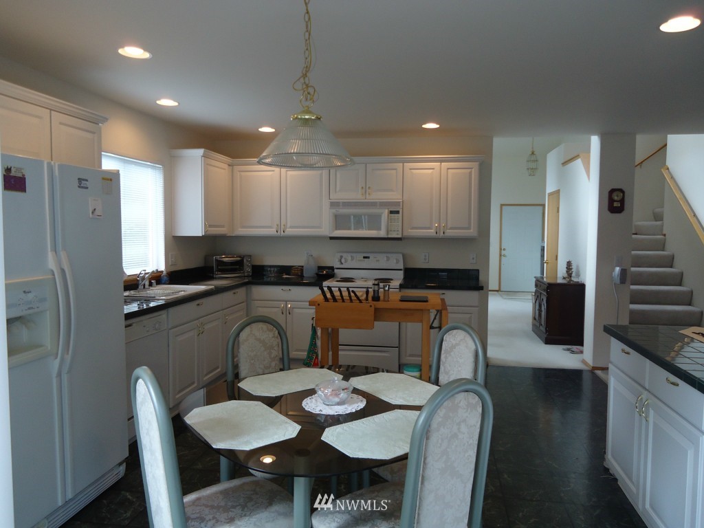 2615 Northeast 25th Street Renton, WA 98056 - Photo 4 of 22