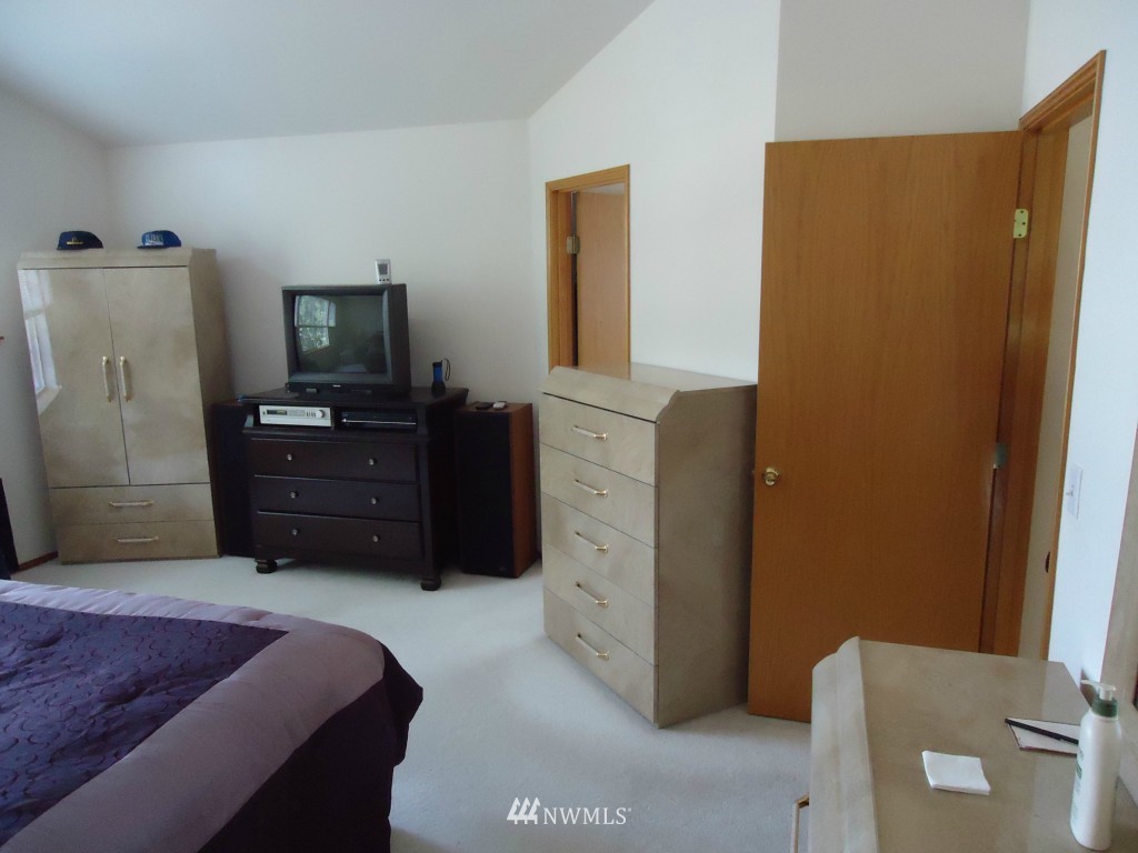 2615 Northeast 25th Street Renton, WA 98056 - Photo 9 of 22