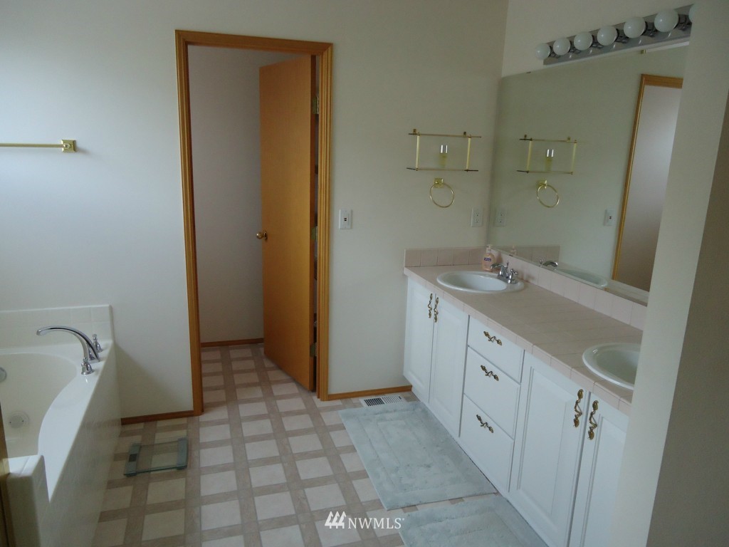 2615 Northeast 25th Street Renton, WA 98056 - Photo 10 of 22