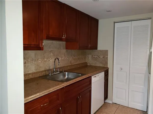 $1,490 | 500 Northeast 2nd Street, Unit 425, Dania Beach, FL 33004