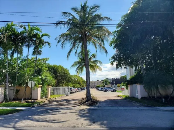 $1,490 | 500 Northeast 2nd Street, Unit 425, Dania Beach, FL 33004