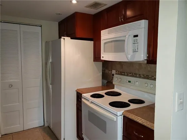 $1,490 | 500 Northeast 2nd Street, Unit 425, Dania Beach, FL 33004