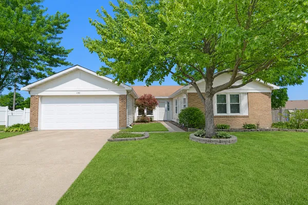 $379,900 | 190 Appleby Drive, Glendale Heights, IL 60139