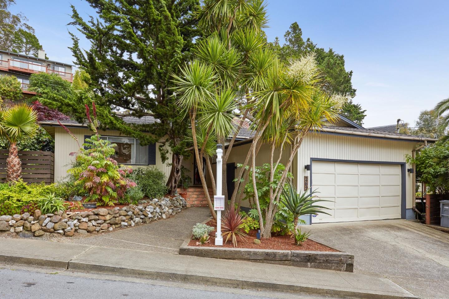 262 San Clemente Road El Granada, CA 94019 - Photo 9 of 33 Gallery Image 9