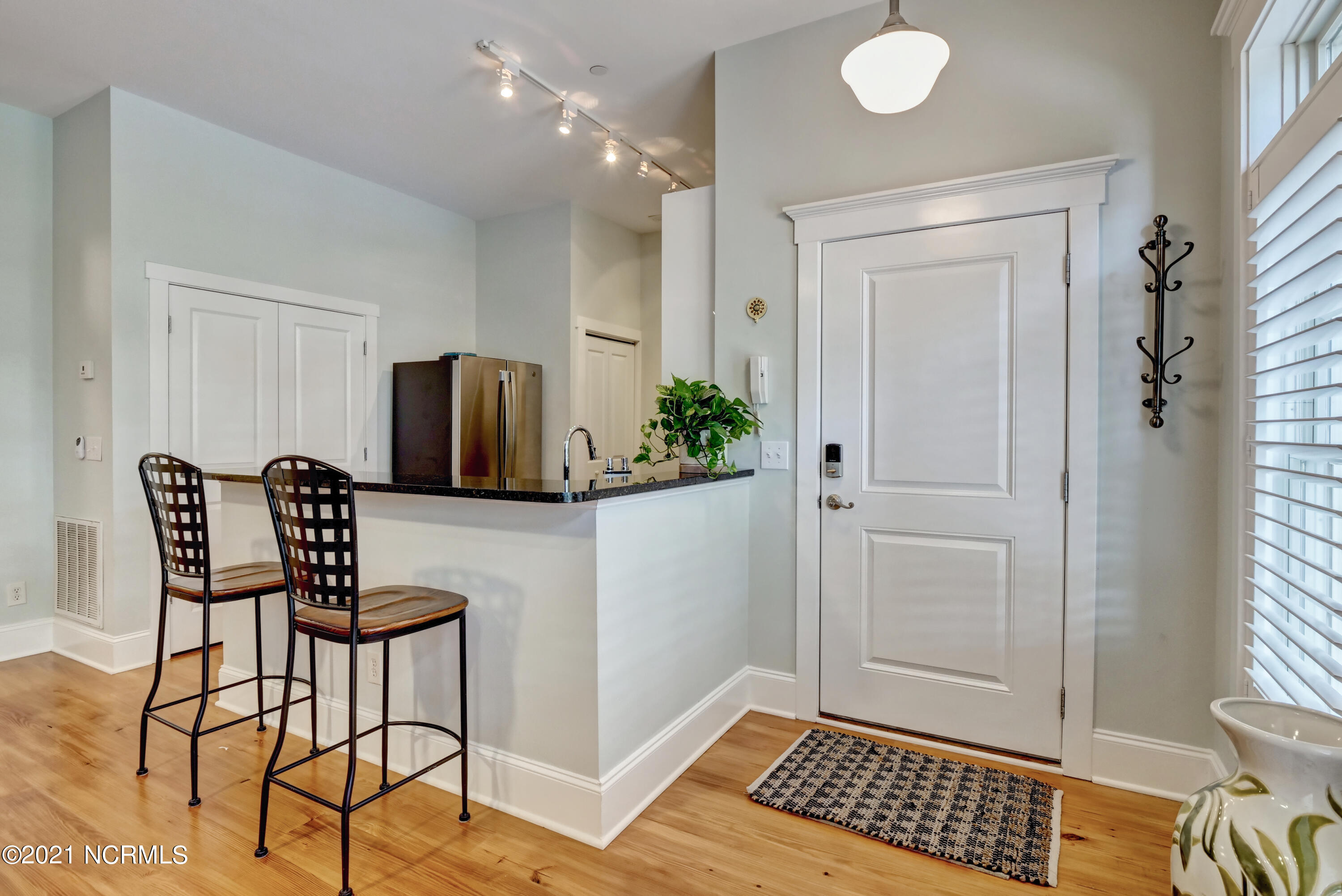 715 North 4th Street, Unit 302 Wilmington, NC 28401 - Photo 11 of 31 P5799034_35_36_37_38_39_40