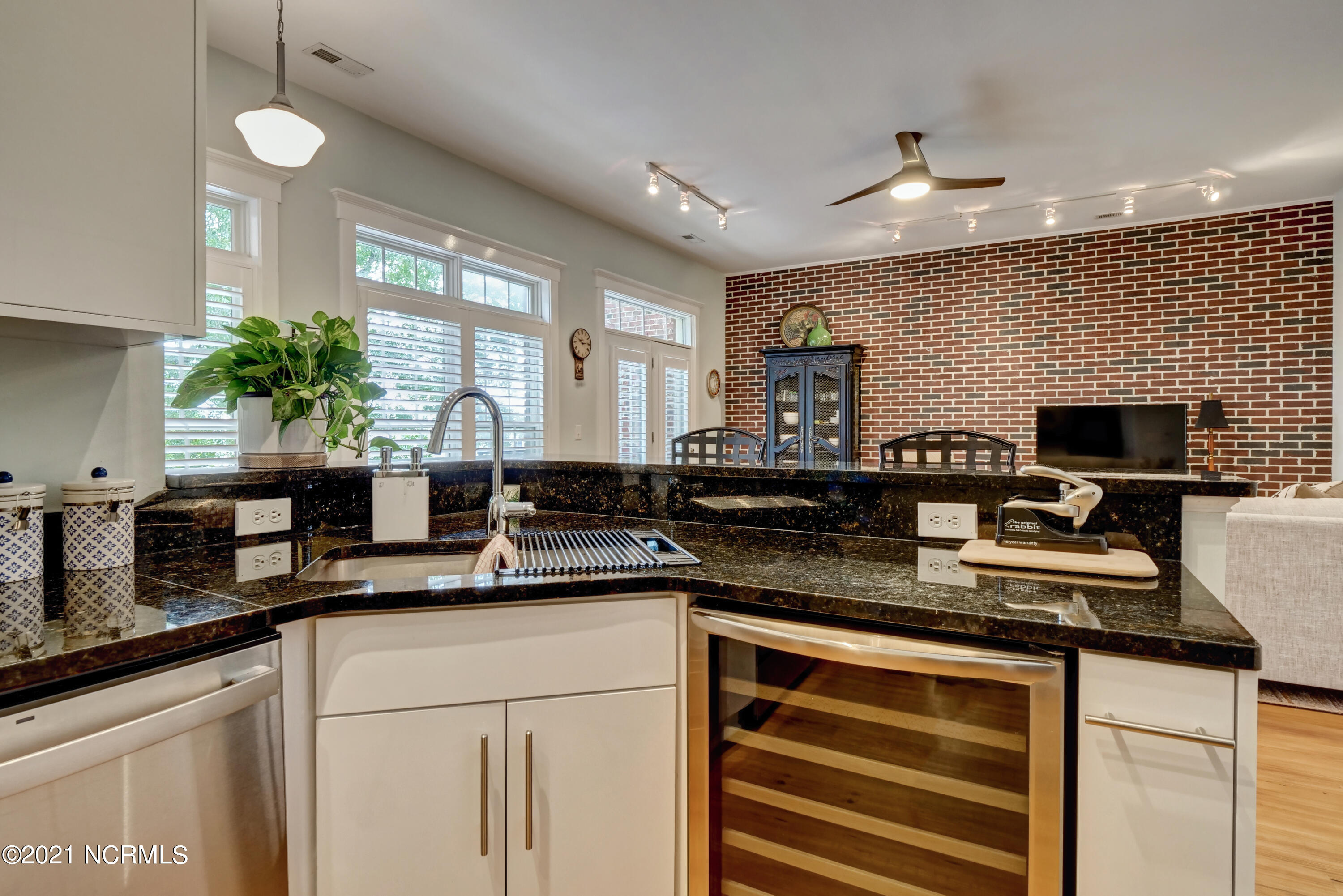 715 North 4th Street, Unit 302 Wilmington, NC 28401 - Photo 13 of 31 P5799055_56_57_58_59_60_61