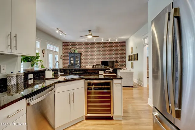 $2,200 | 715 North 4th Street, Unit 302, Wilmington, NC 28401