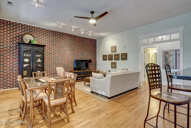 $2,200 | 715 North 4th Street, Unit 302, Wilmington, NC 28401