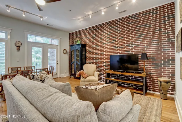 $2,200 | 715 North 4th Street, Unit 302, Wilmington, NC 28401