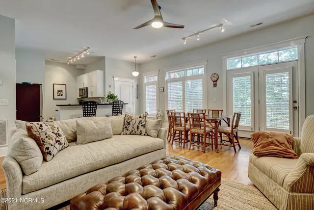 $2,200 | 715 North 4th Street, Unit 302, Wilmington, NC 28401