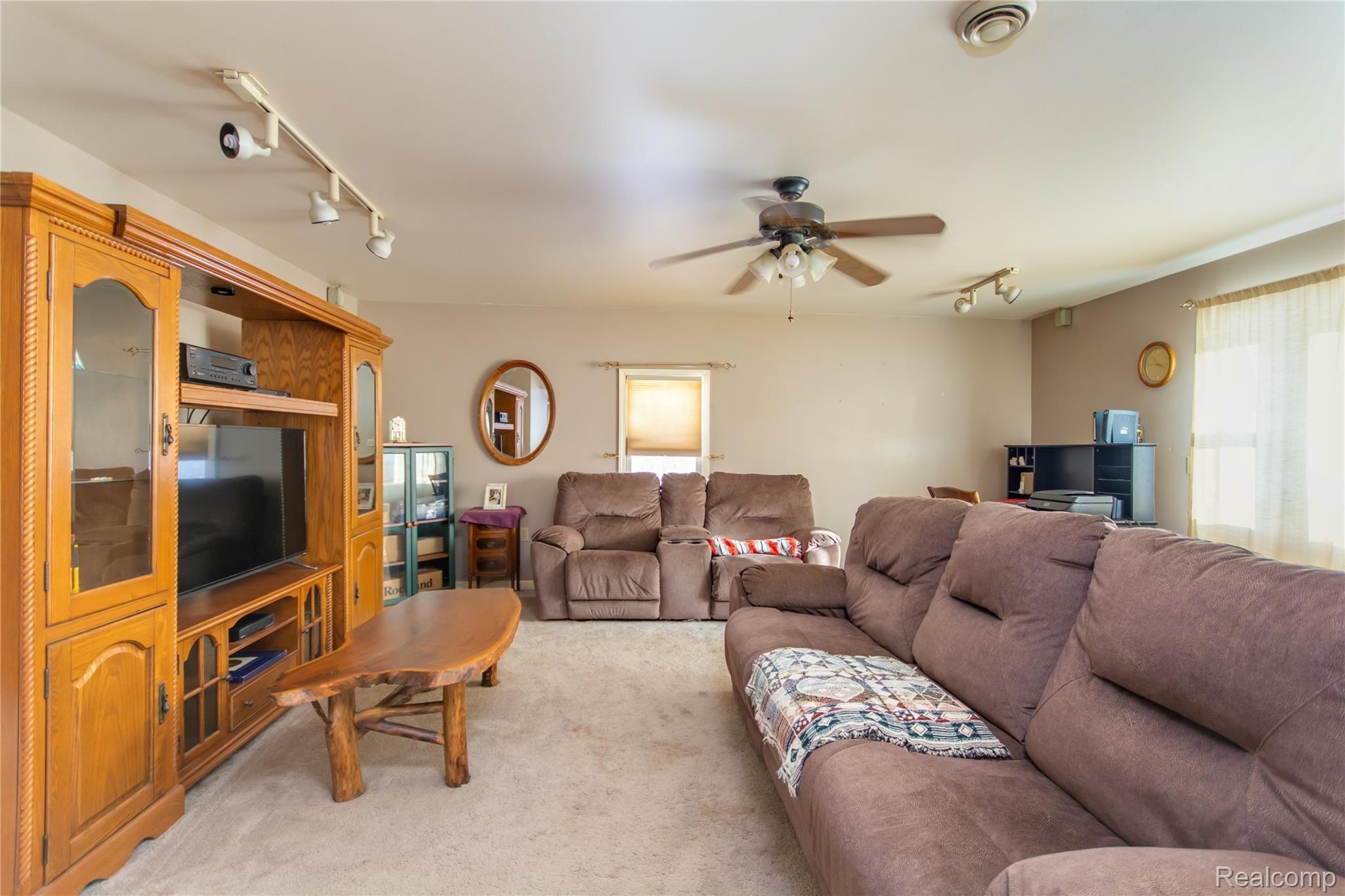 4526 West Allen Road Howell, MI 48855 - Photo 13 of 29 DSC_2744enf.jpg
