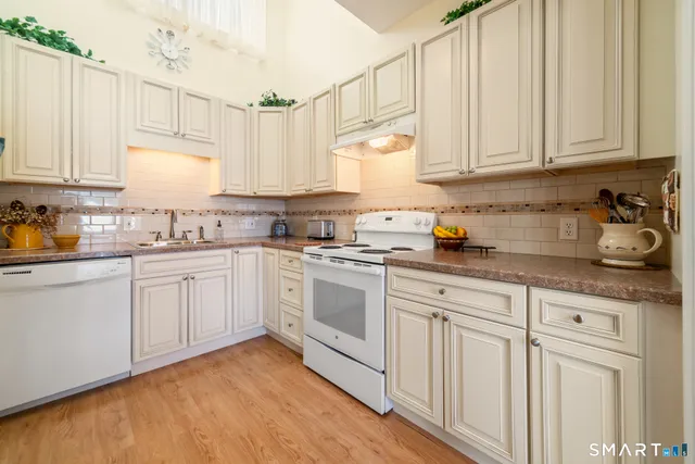 $335,000 | 550 Heritage Village, Unit A, Southbury, CT 06488