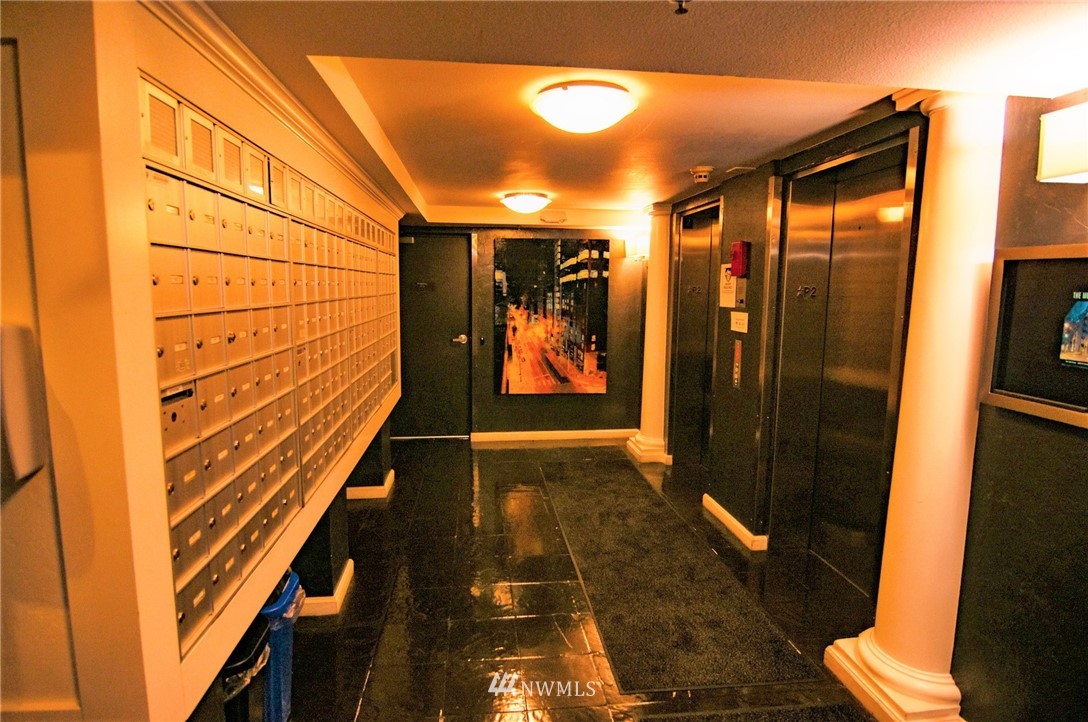 425 Vine Street, Unit 420 Seattle, WA 98121 - Photo 6 of 31