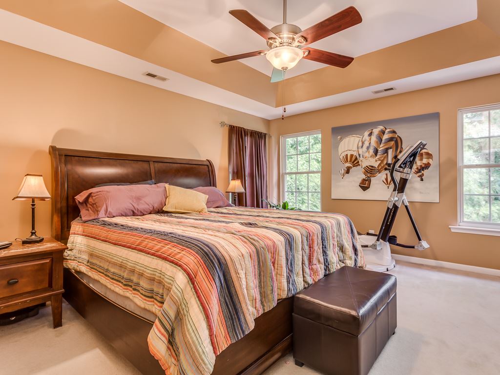 122 Timberleaf Drive Duncan, SC 29334 - Photo 10 of 25 Master Bedroom