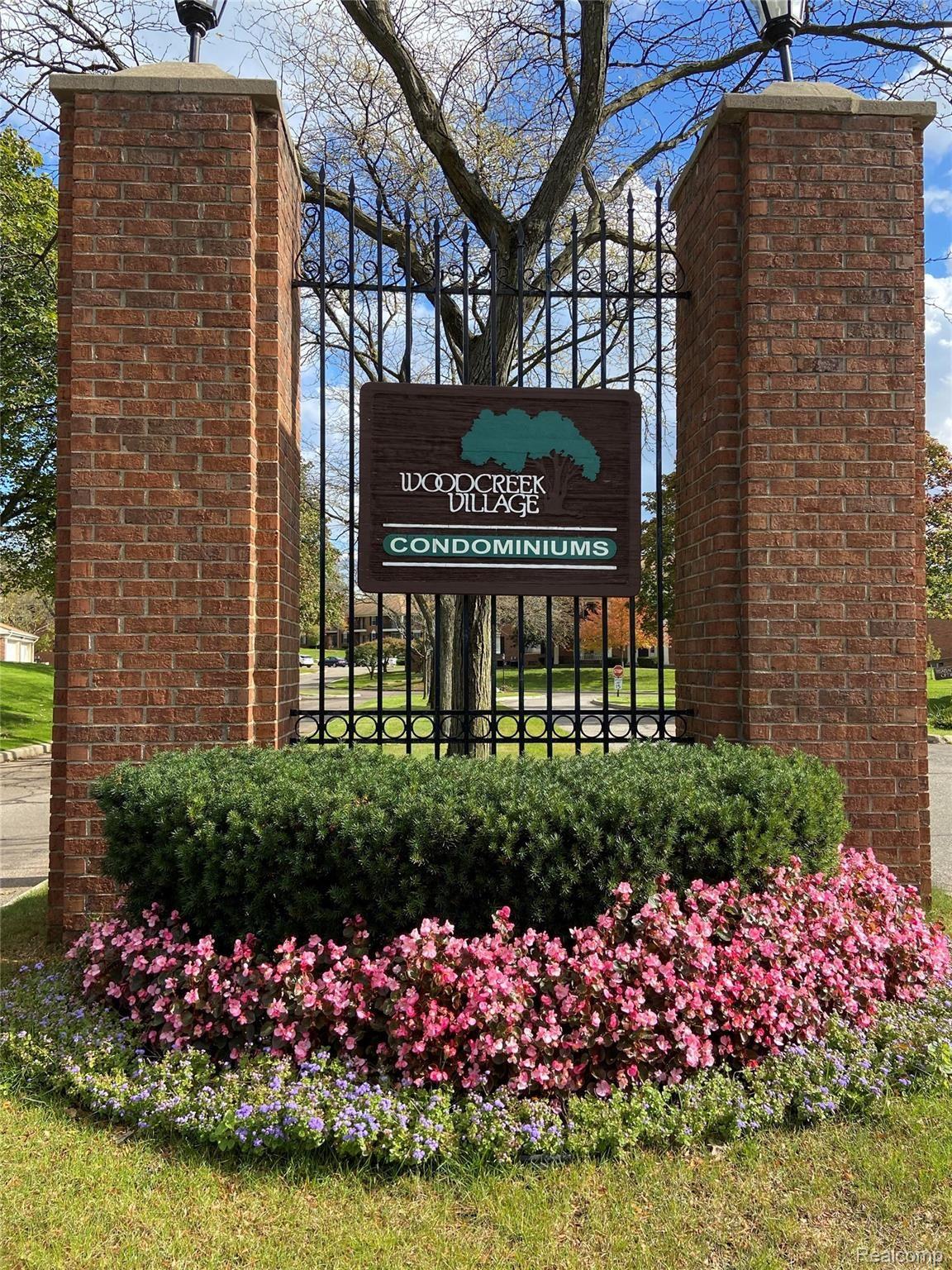 29644 Middlebelt Road, Unit 54 Farmington, MI 48334 - Photo 5 of 31 Front Entrance to Woodcreek Village