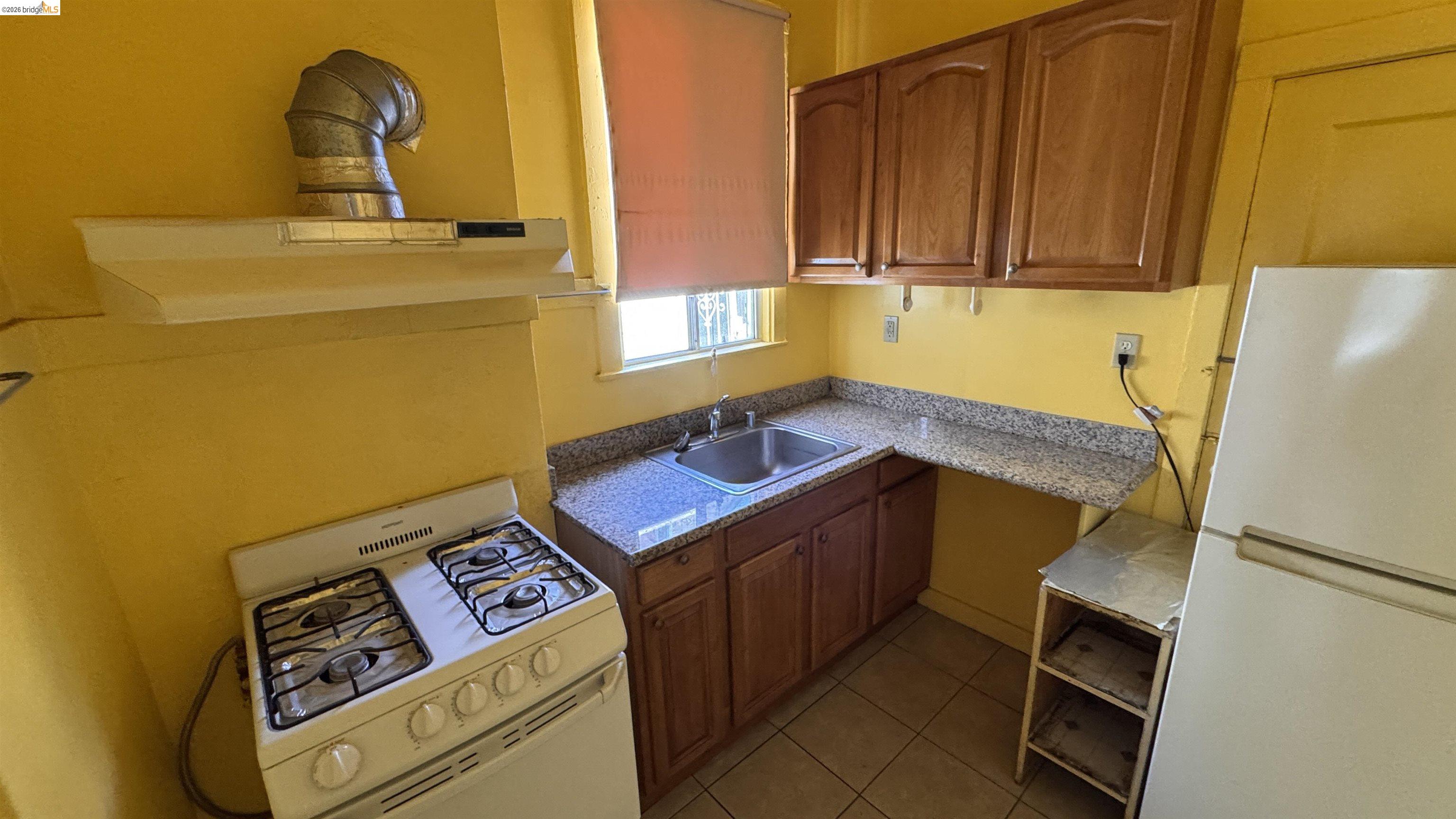 912 Oak Street Oakland, CA 94607 - Photo 4 of 6