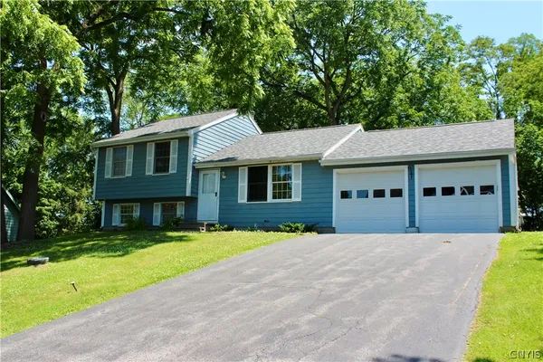 $199,900 | 117 Bent Tree Lane, Van Buren, NY 13027