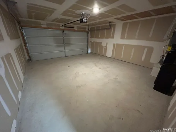 a view of empty room with an empty space