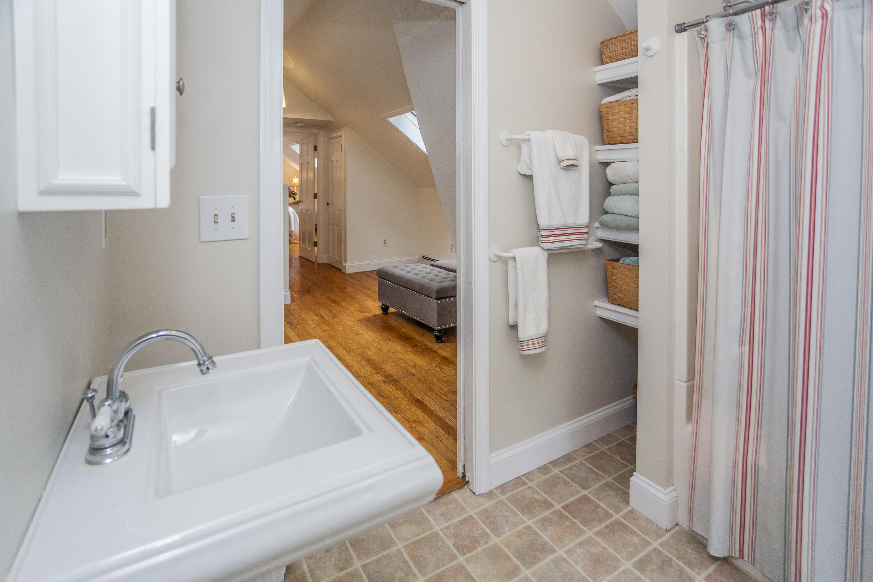 986 Millstone Road Brewster, MA 02631 - Photo 31 of 44 Upstairs Bath