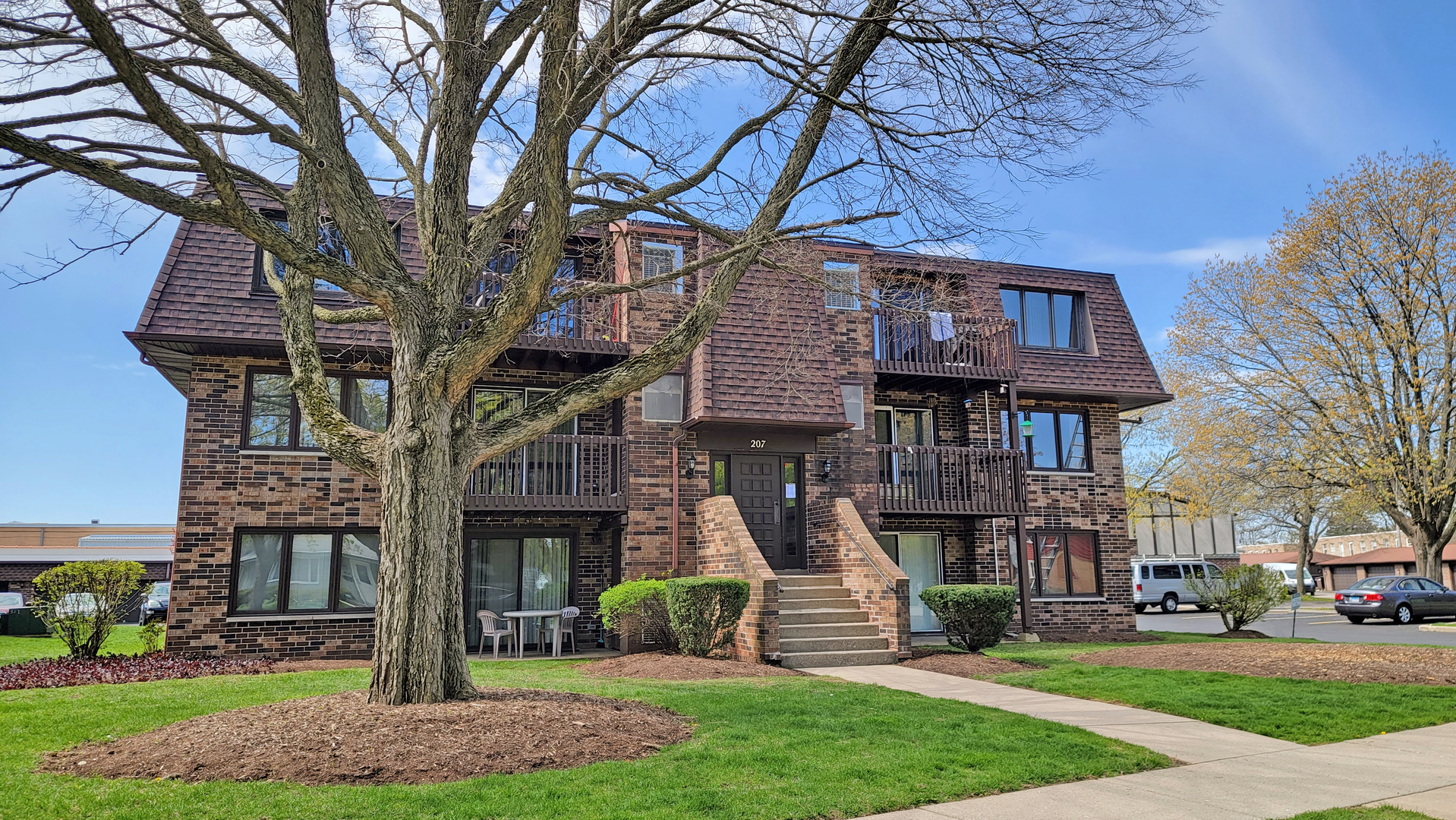 207 Uteg Street, Unit 201 Crystal Lake, IL 60014 - Photo 1 of 13