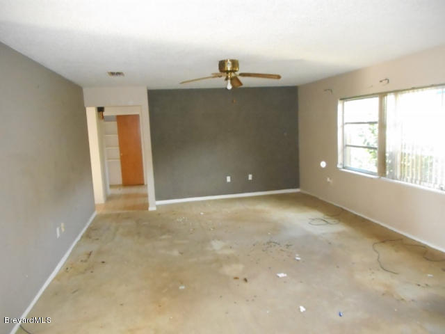 2660 Lakemont Road Melbourne, FL 32934 - Photo 2 of 9 Living Room