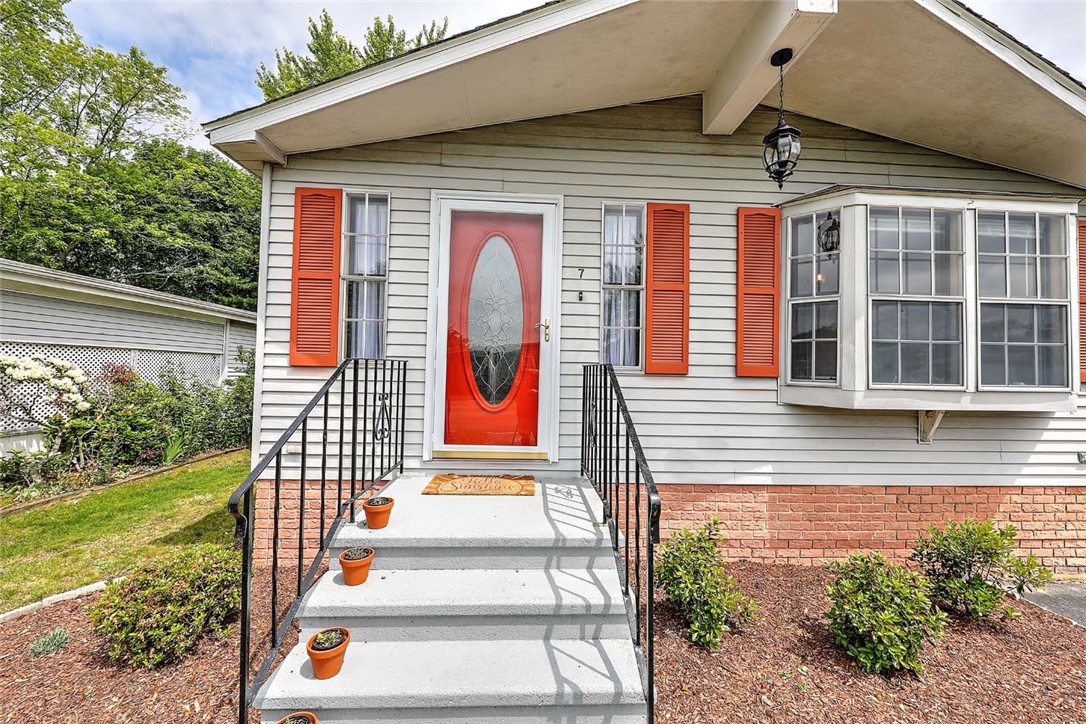 7 Queens Road Attleboro, MA 02703 - Photo 4 of 28