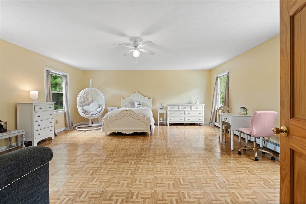 103 Renshaw Road Weare, NH 03281 - Photo 32 of 42 a living room with furniture