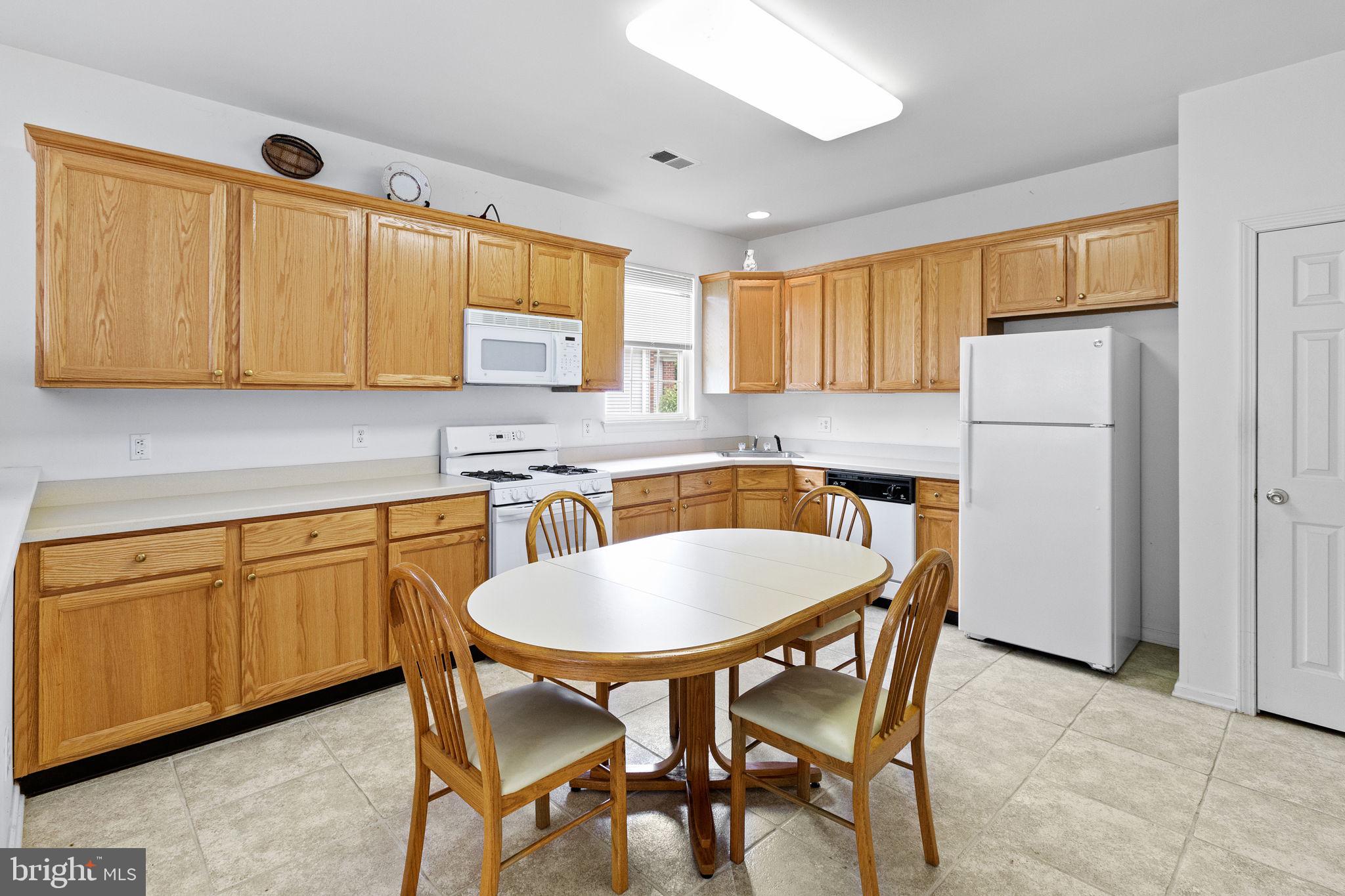 23 Foster Road Pennington, NJ 08534 - Photo 9 of 23 Gallery Image 9