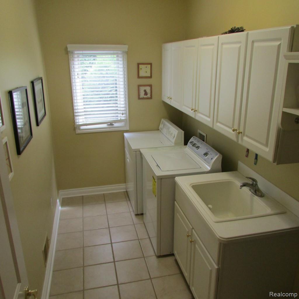 1563 Elcroft Court Rochester, MI 48307 - Photo 23 of 52 LAUNDRY ROOM.jpg
