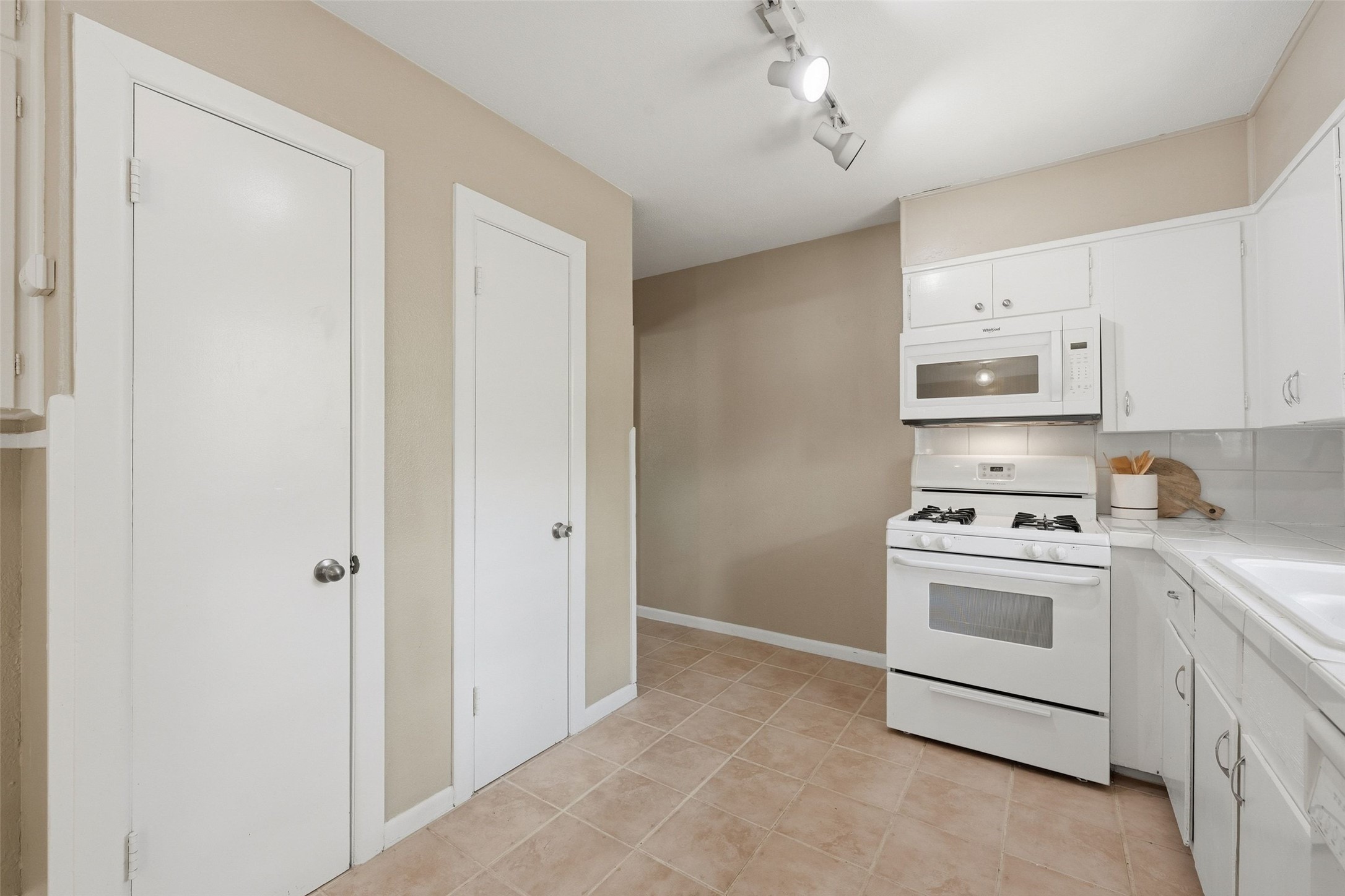 1509 Ridgemont Drive Austin, TX 78723 - Photo 25 of 28 Spacious kitchen with good storage and natural light