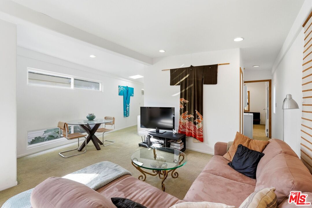 67 Paradise Cove Road Malibu, CA 90265 - Photo 3 of 27 Gallery Image 3