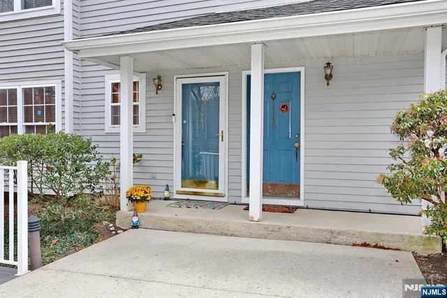 $2,999 | 1141 Hyde Park Court, Unit 1141, Mahwah, NJ 07430