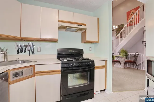 $2,999 | 1141 Hyde Park Court, Unit 1141, Mahwah, NJ 07430