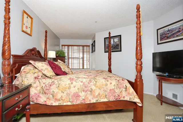 $2,999 | 1141 Hyde Park Court, Unit 1141, Mahwah, NJ 07430