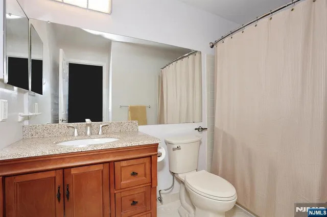 $2,999 | 1141 Hyde Park Court, Unit 1141, Mahwah, NJ 07430