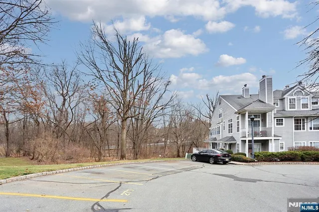 $2,999 | 1141 Hyde Park Court, Unit 1141, Mahwah, NJ 07430