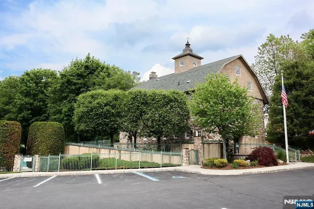 $2,999 | 1141 Hyde Park Court, Unit 1141, Mahwah, NJ 07430