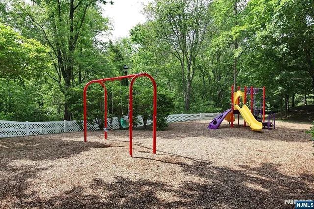 $2,999 | 1141 Hyde Park Court, Unit 1141, Mahwah, NJ 07430