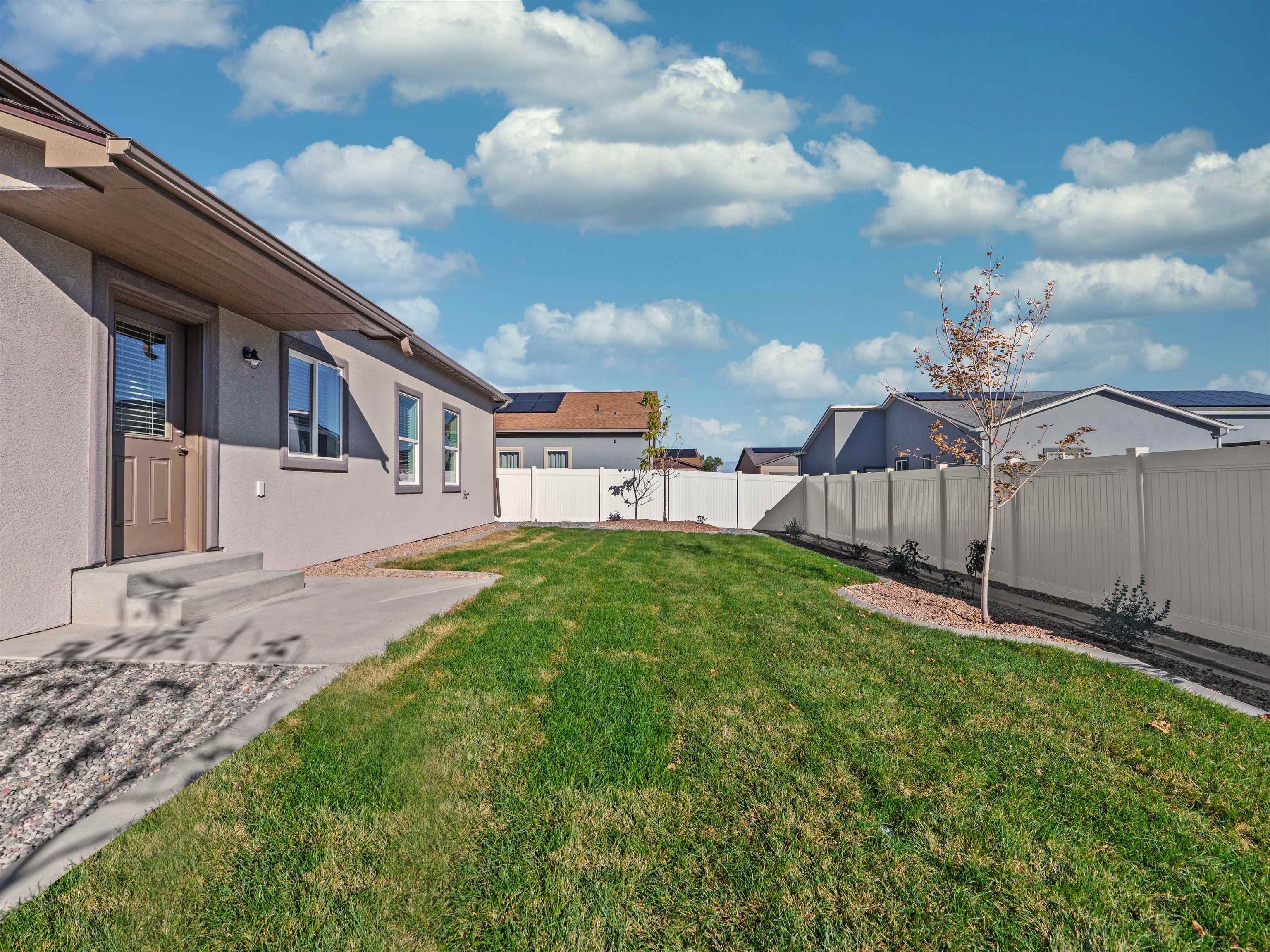 2147 Moon River Road Grand Junction, CO 81505 - Photo 29 of 34 a backyard of a house with table and chairs