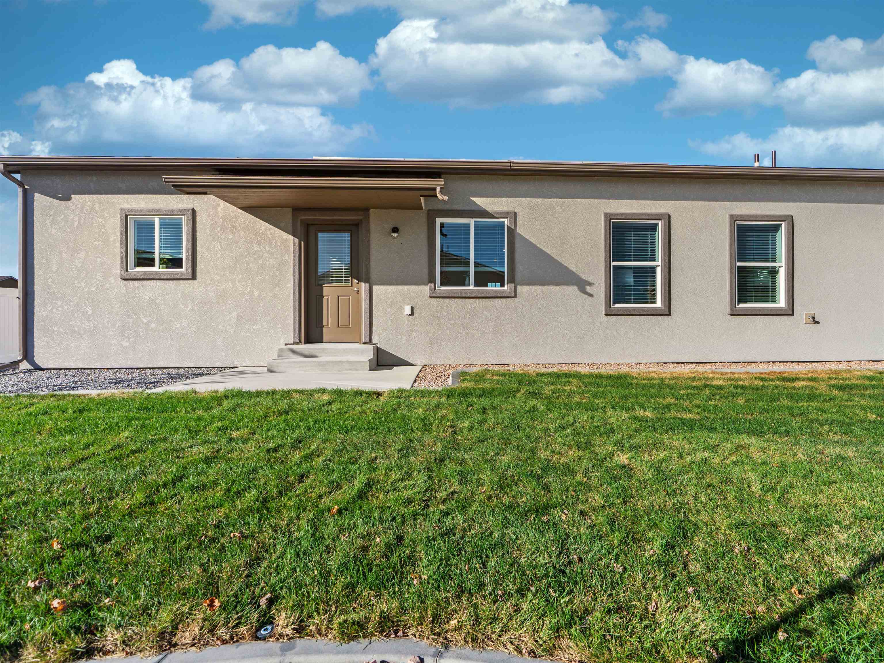 2147 Moon River Road Grand Junction, CO 81505 - Photo 31 of 34 front view of house with a yard