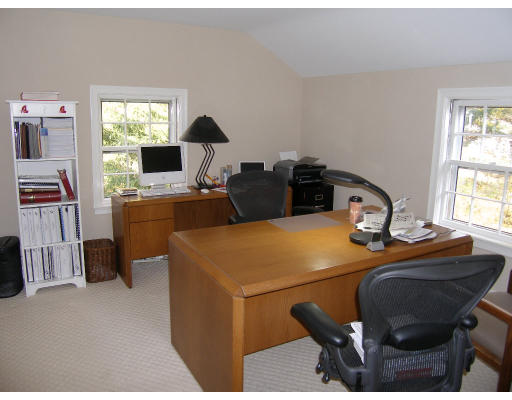 17 Winthrop Road Wayland, MA 01778 - Photo 11 of 15