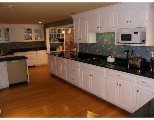17 Winthrop Road Wayland, MA 01778 - Photo 4 of 15