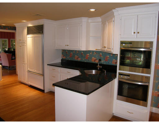 17 Winthrop Road Wayland, MA 01778 - Photo 5 of 15