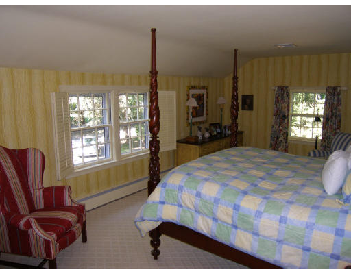 17 Winthrop Road Wayland, MA 01778 - Photo 8 of 15