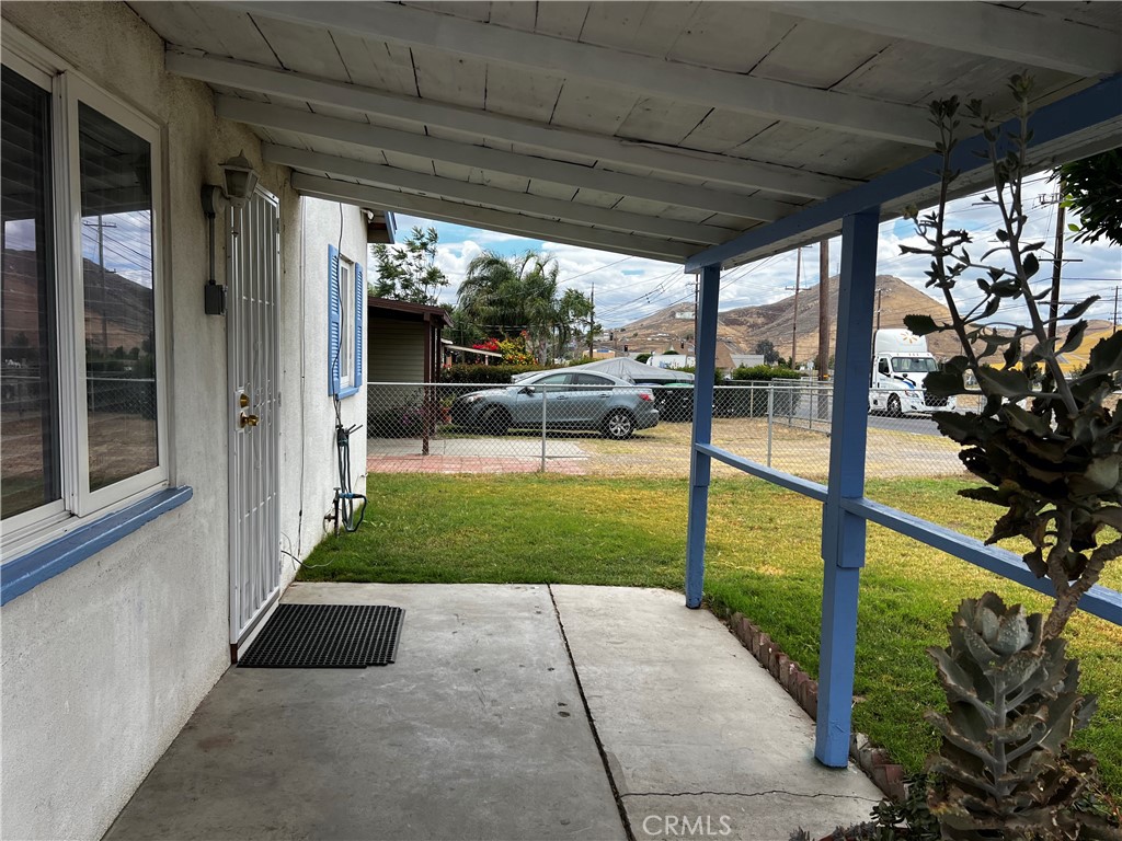 910 South Rancho Avenue Colton, CA 92324 - Photo 3 of 27 Front porch