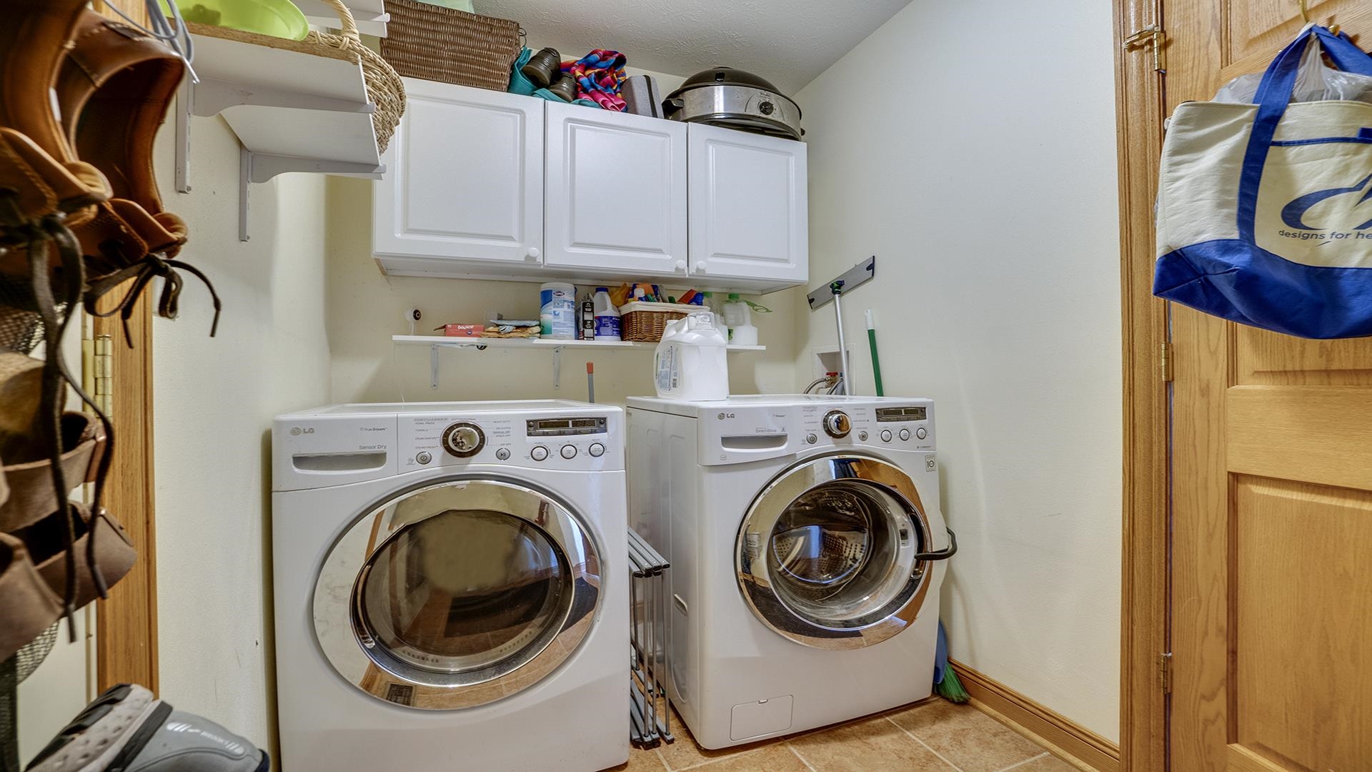 669 Lake Summerset Road Davis, IL 61019 - Photo 19 of 36 a utility room with dryer and washer