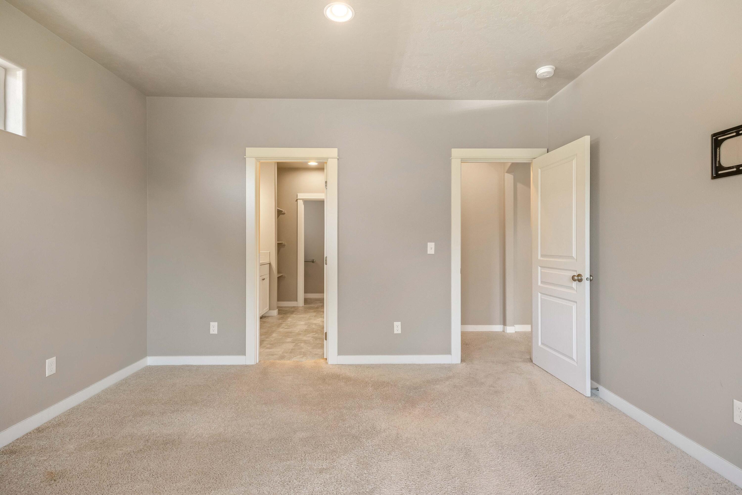 2510 Northwest Hemlock Way Redmond, OR 97756 - Photo 12 of 32